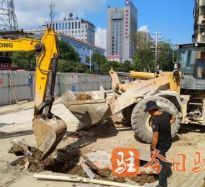 大屌操小逼人小逼紧高温下的坚守｜道路建设者用汗水铺就畅通路